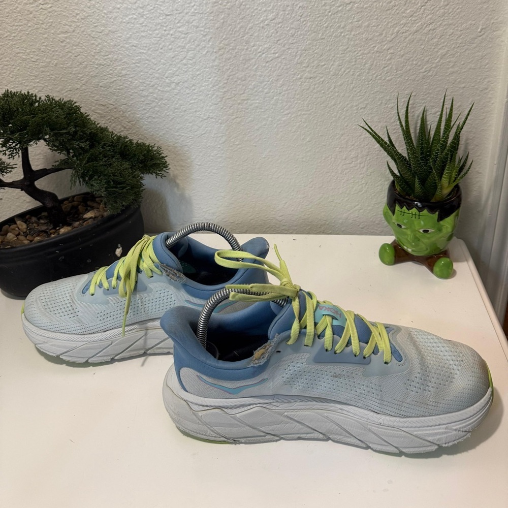 Hoka women size 8.5 Arahi 7 Athletic Shoes in Light Blue and Lime - Picture 5 of 8